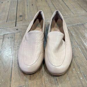 Fitflop Leather Latte Beige Slip on Penny Loafers Kiltie Comfort Womens Size 9